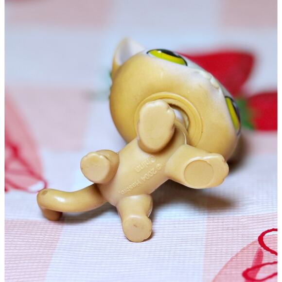 Authentic Littlest Pet Shop LPS #19 Beige Shorthair Cat Yellow Eyes Magnet Nose - Picture 9 of 10